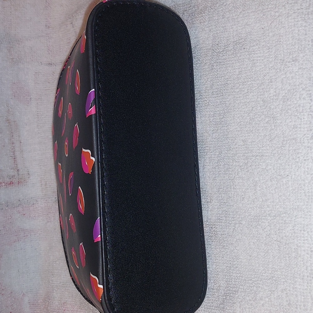 Torrid Lips Pink &  Red Makeup Bag NWT - Picture 6 of 11